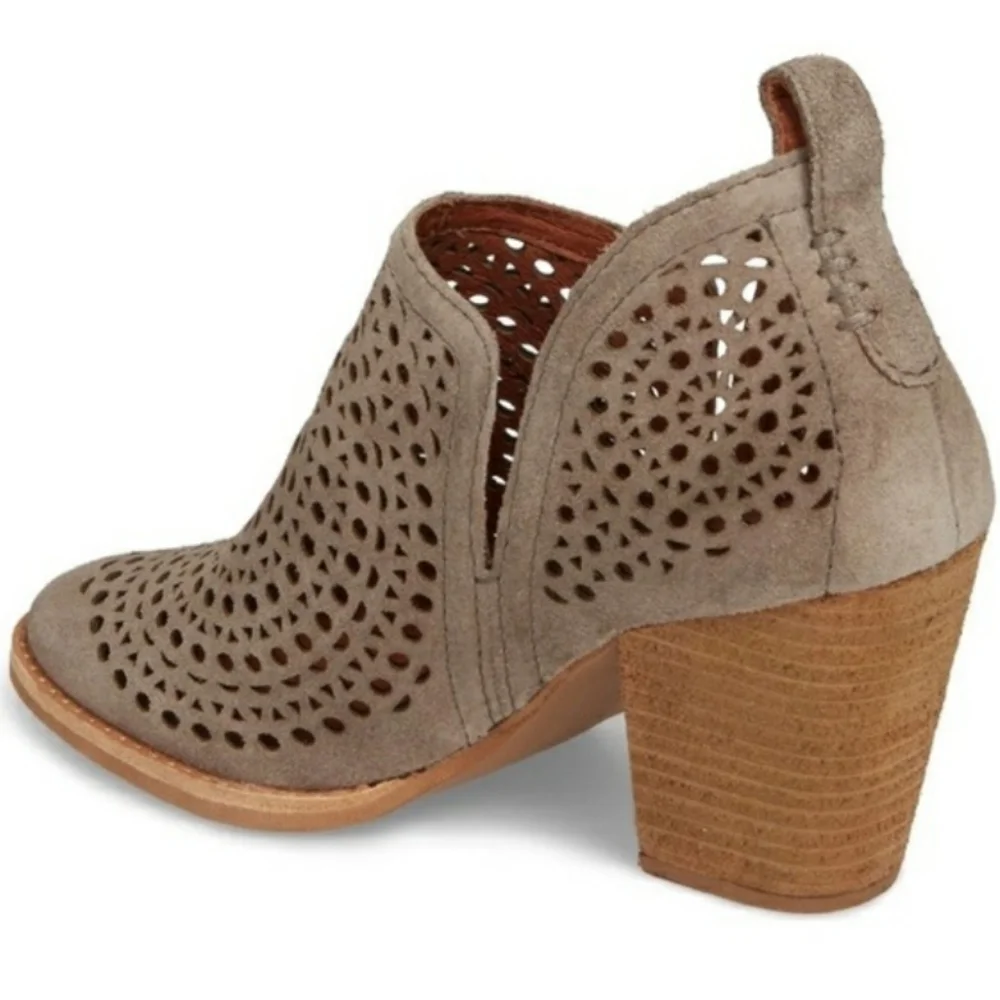 JEFFREY CAMPBELL Rosalee Suede Ankle Booties Taupe Greige Almond Toe Size 7.5 - Picture 2 of 15